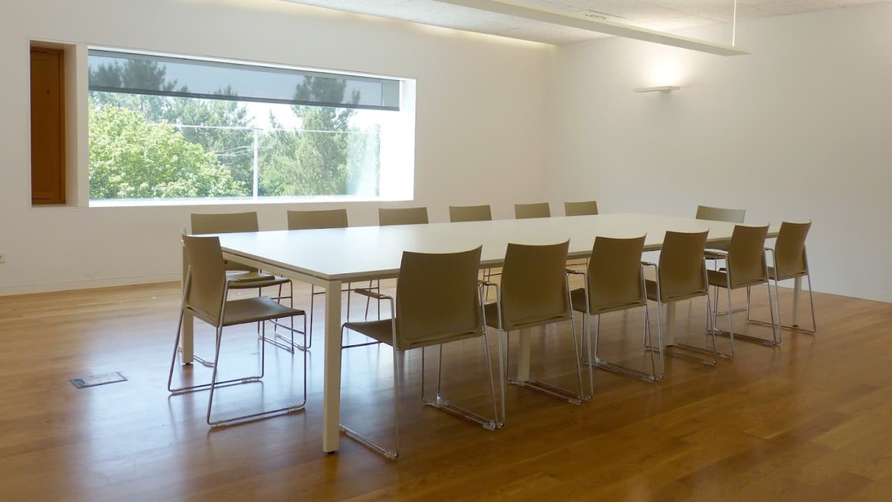 Mesa longa para formação