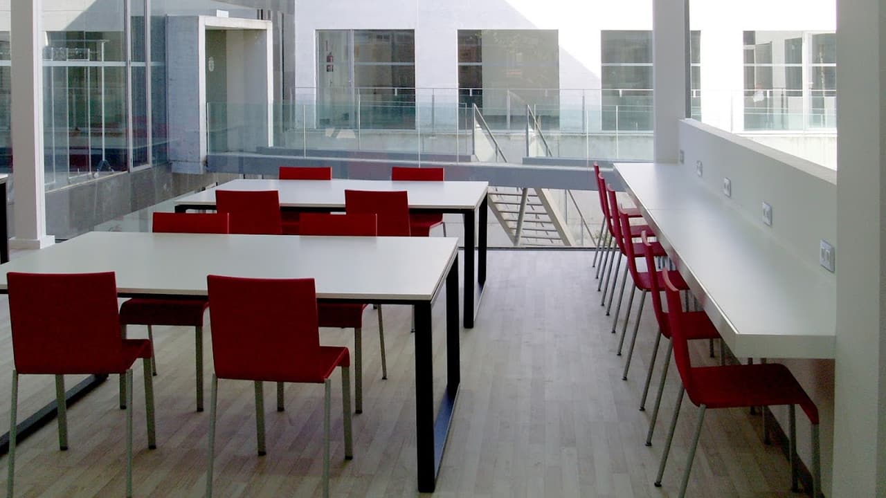 Escolas e universidades